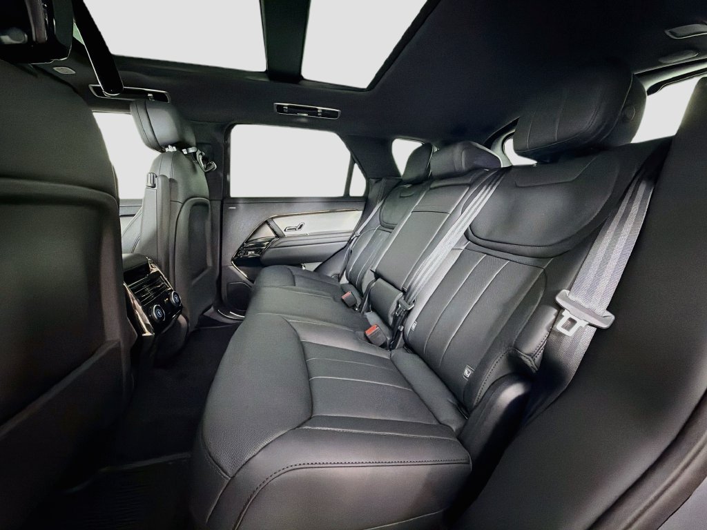 New 2027 Santorini Black Land Rover  SE P360 image 35