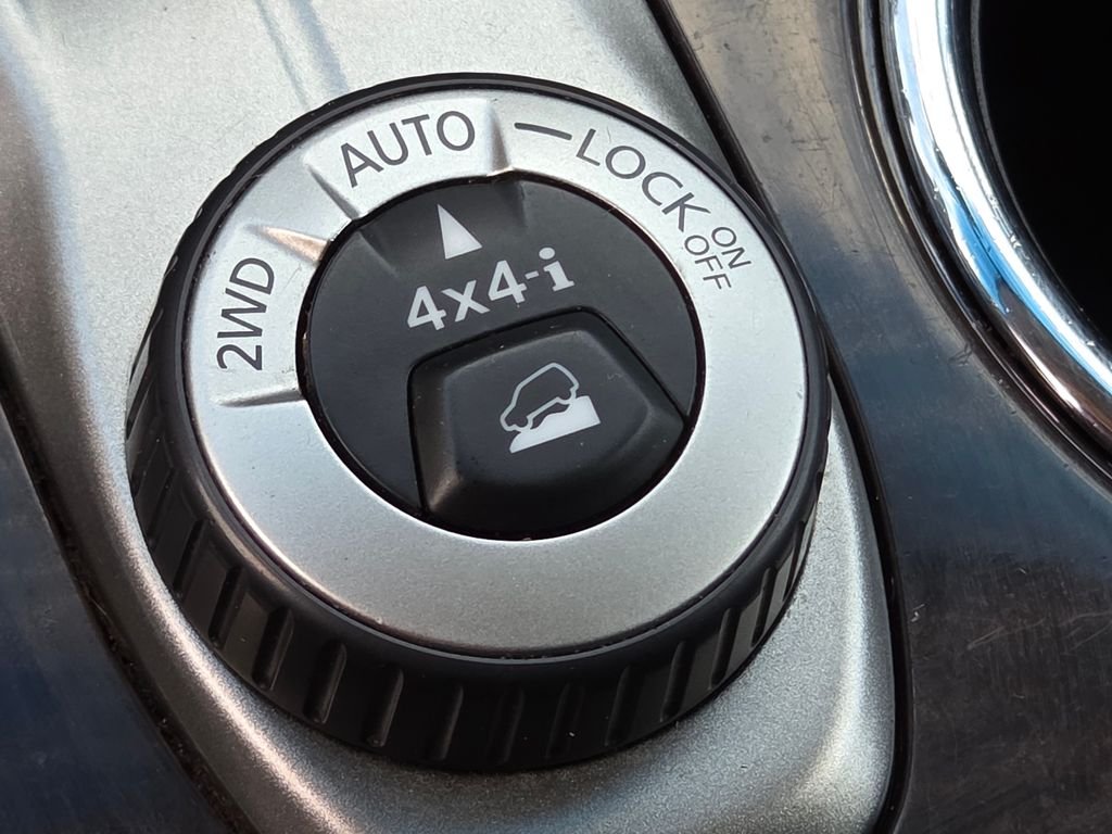 Used 2015 Gray Nissan SL image 37
