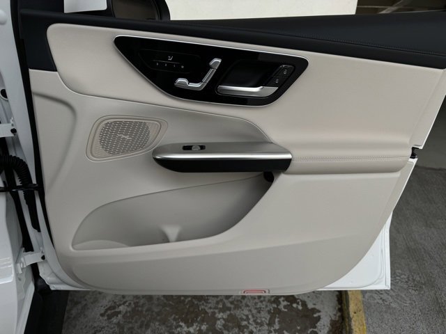 New 2025 Polar White Mercedes-Benz GLC 300 image 40