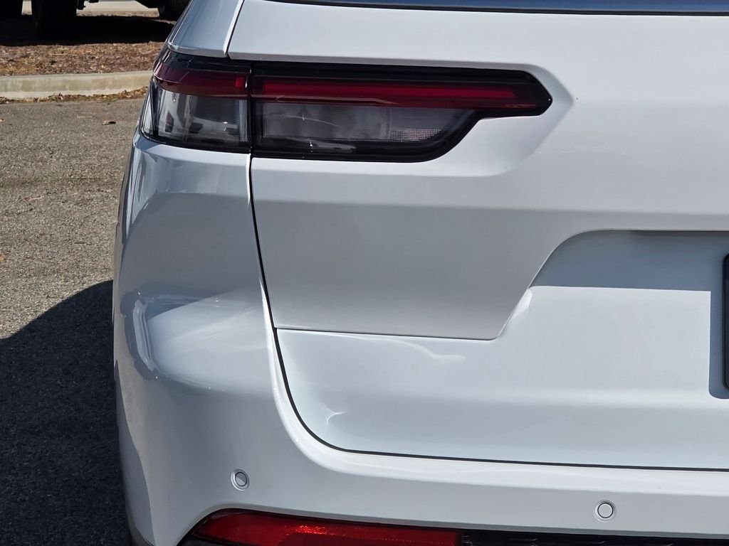 New 2026 Bright White Clear-Coat Exterior Paint Jeep Laredo image 6