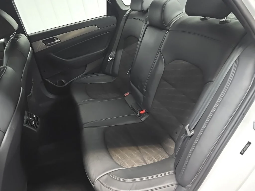 Used 2018 White Hyundai Sport+ image 34