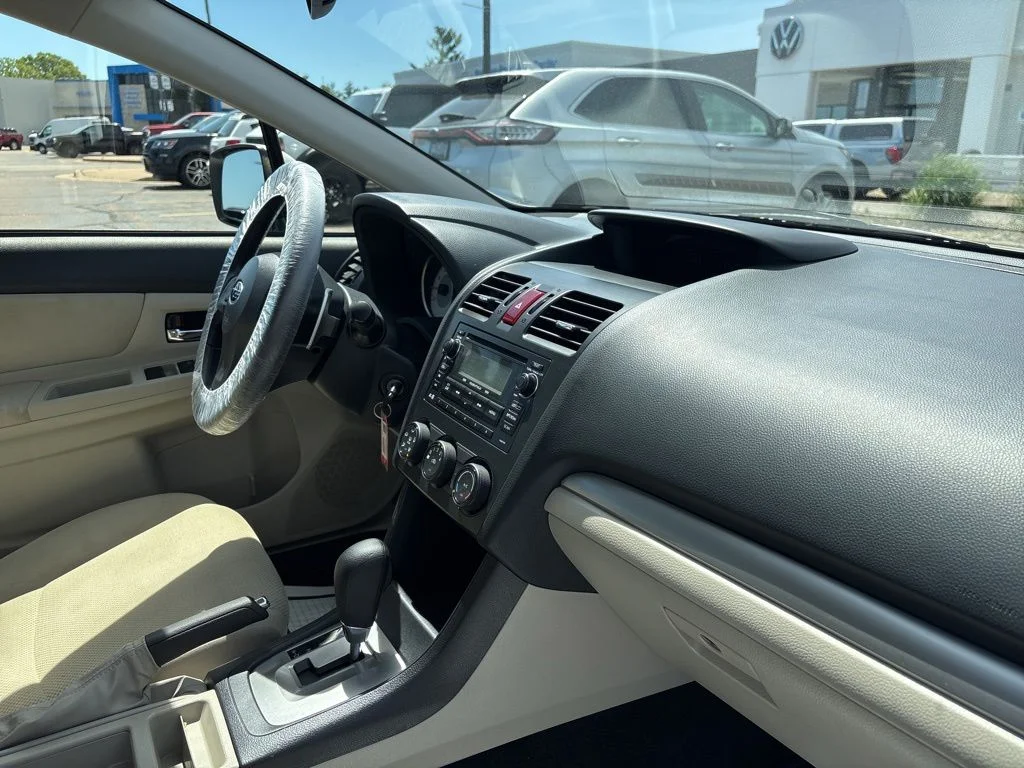 Used 2014 Satin White Pearl Subaru 2.0i Premium image 32