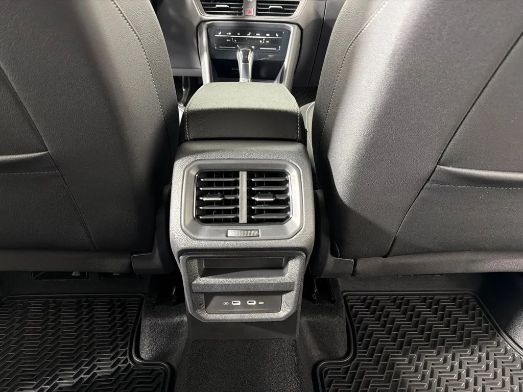 New 2026 Green Volkswagen 1.5T SE Black image 20