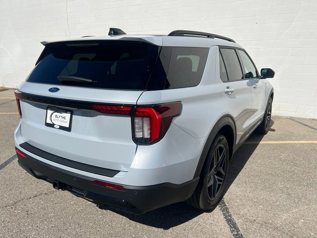 New 2026 Space White Metallic Ford ST-Line image 6