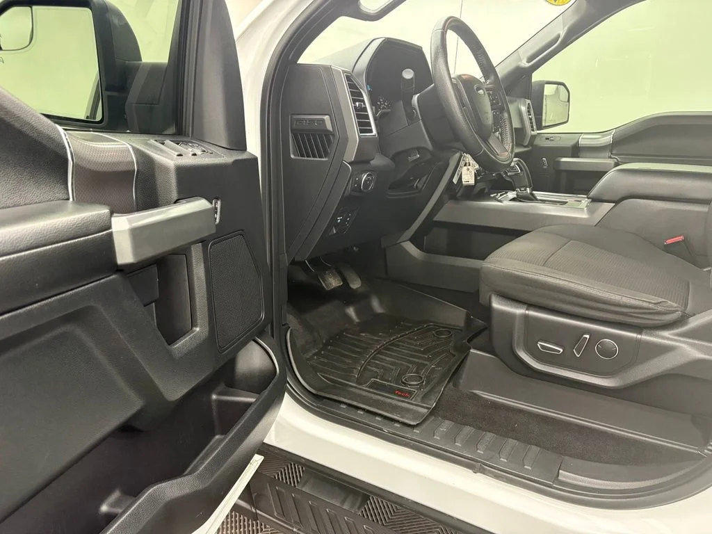 Used 2016 Oxford White Ford XLT image 15