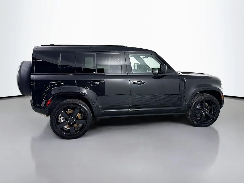 New 2026 Santorini Black Metallic Land Rover X-Dynamic SE image 8