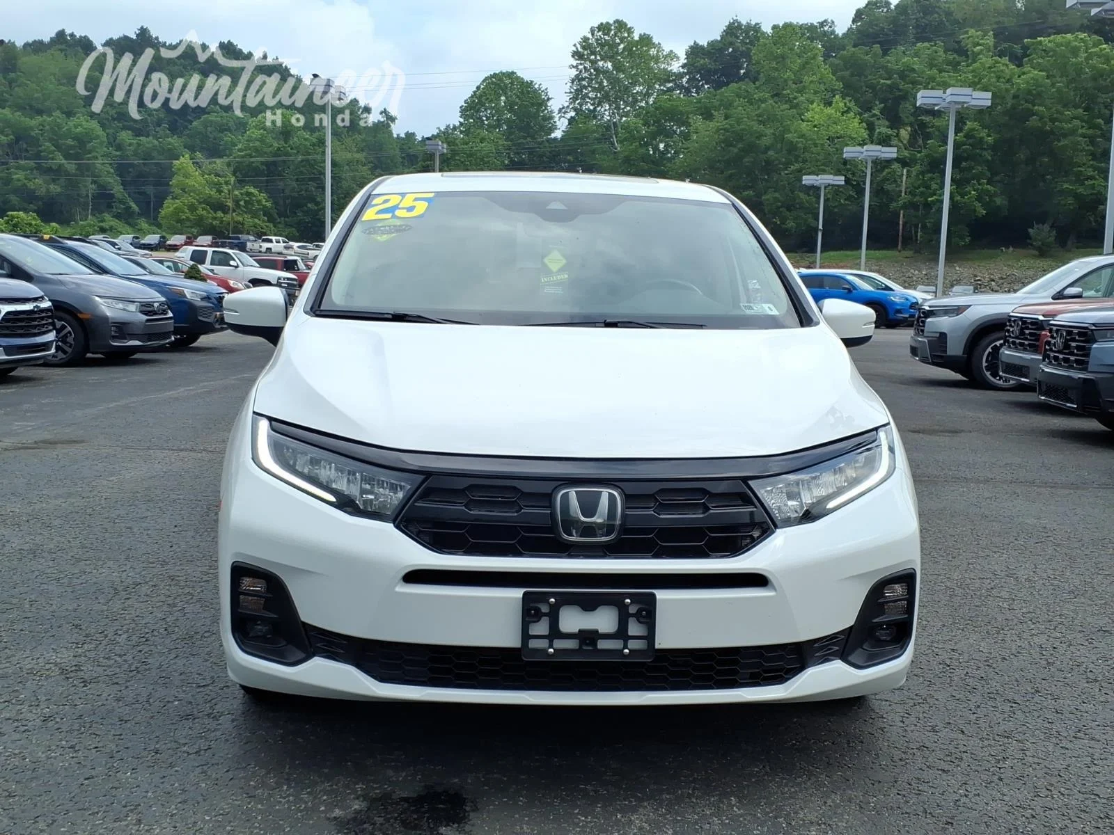 Used 2025 Platinum White Pearl Honda Touring image 2