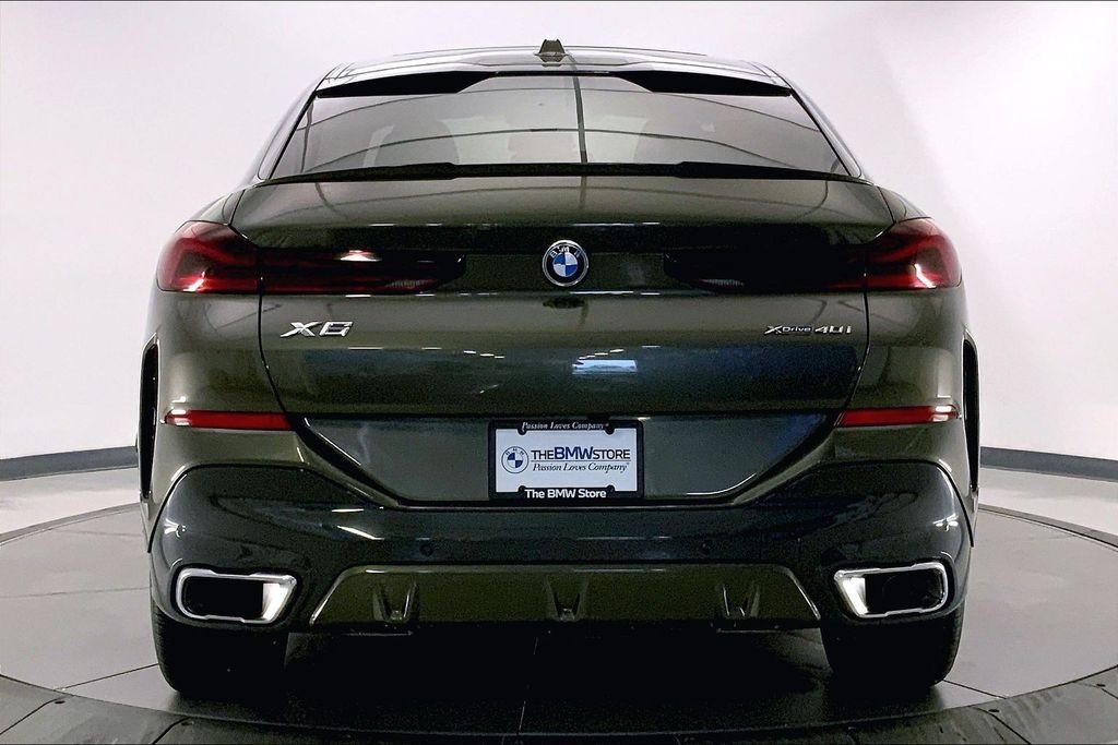Used 2026 Manhattan Green Metallic BMW  image 3