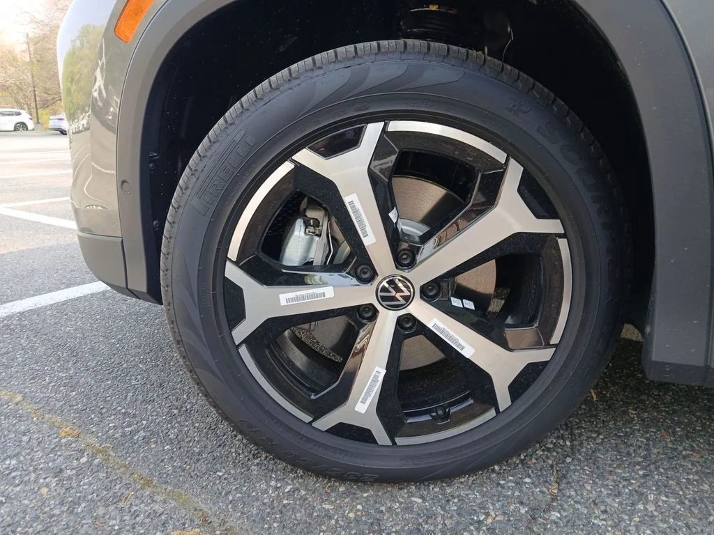 New 2026 Silver Volkswagen 2.0T SE image 26