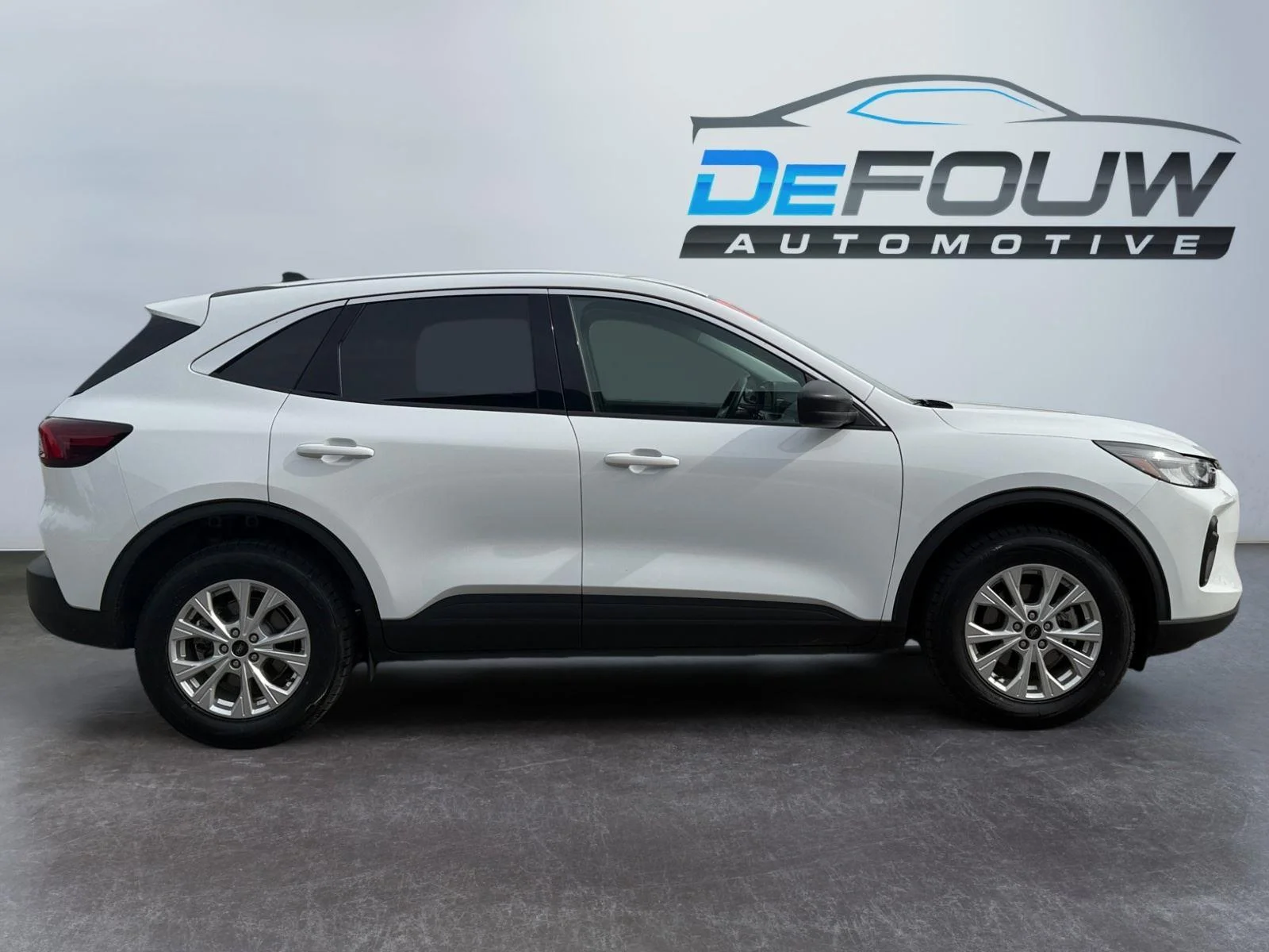 Used 2024 Oxford White Ford Active image 2