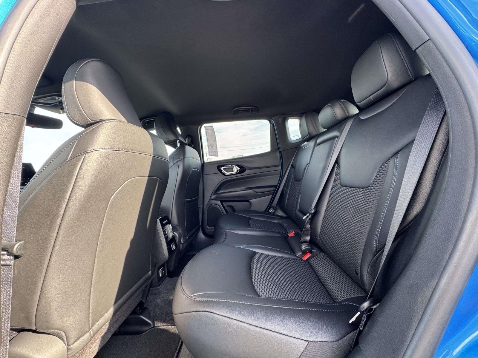 New 2026 Hydro Blue Pearlcoat Jeep Latitude Altitude image 19