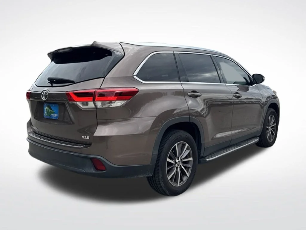 Certified Used 2019 Toasted Walnut Pearl Toyota XLE image 5