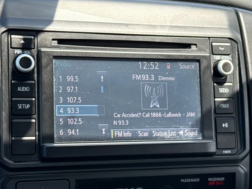 Used 2015 White Toyota Base image 17