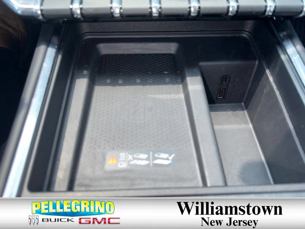 Used 2024 Summit White GMC Elevation image 33