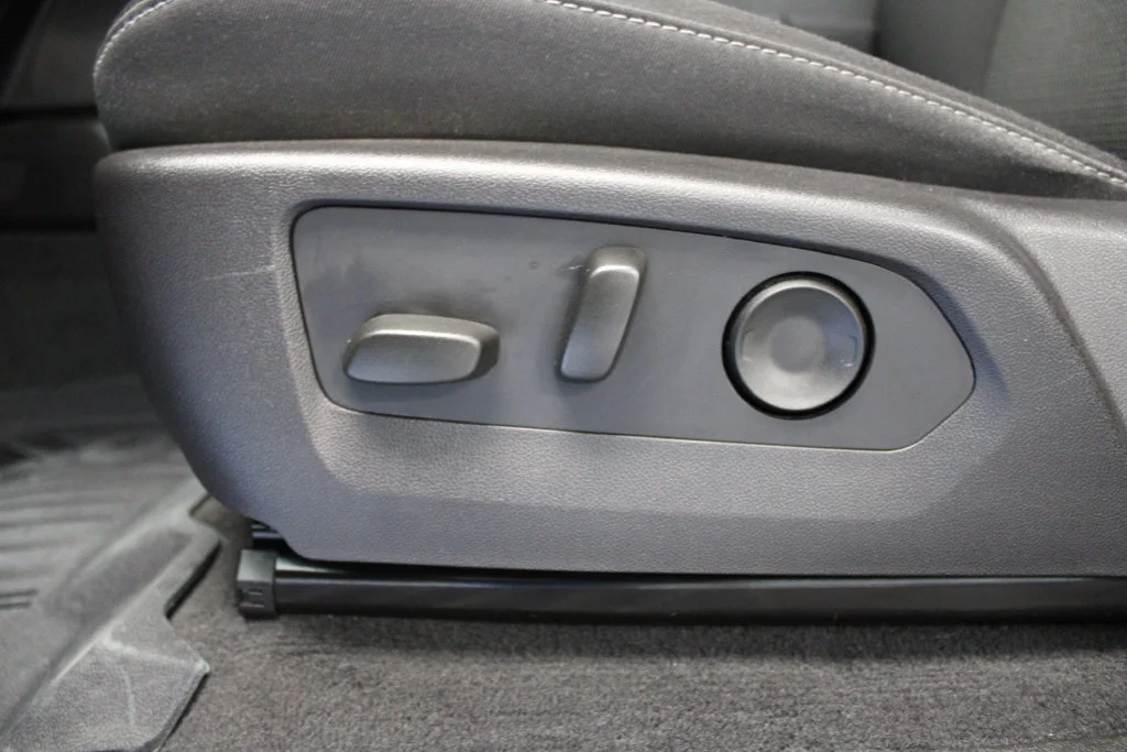 Used 2025 Metallic Chevrolet LT image 19