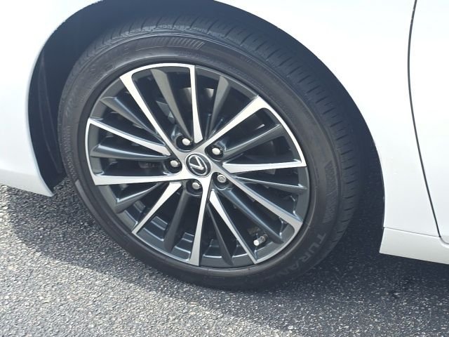 Used 2025 White Lexus 350 image 9