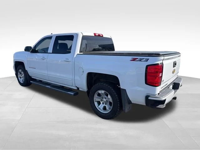 Used 2018 SUMMIT WHITE Chevrolet LT image 3