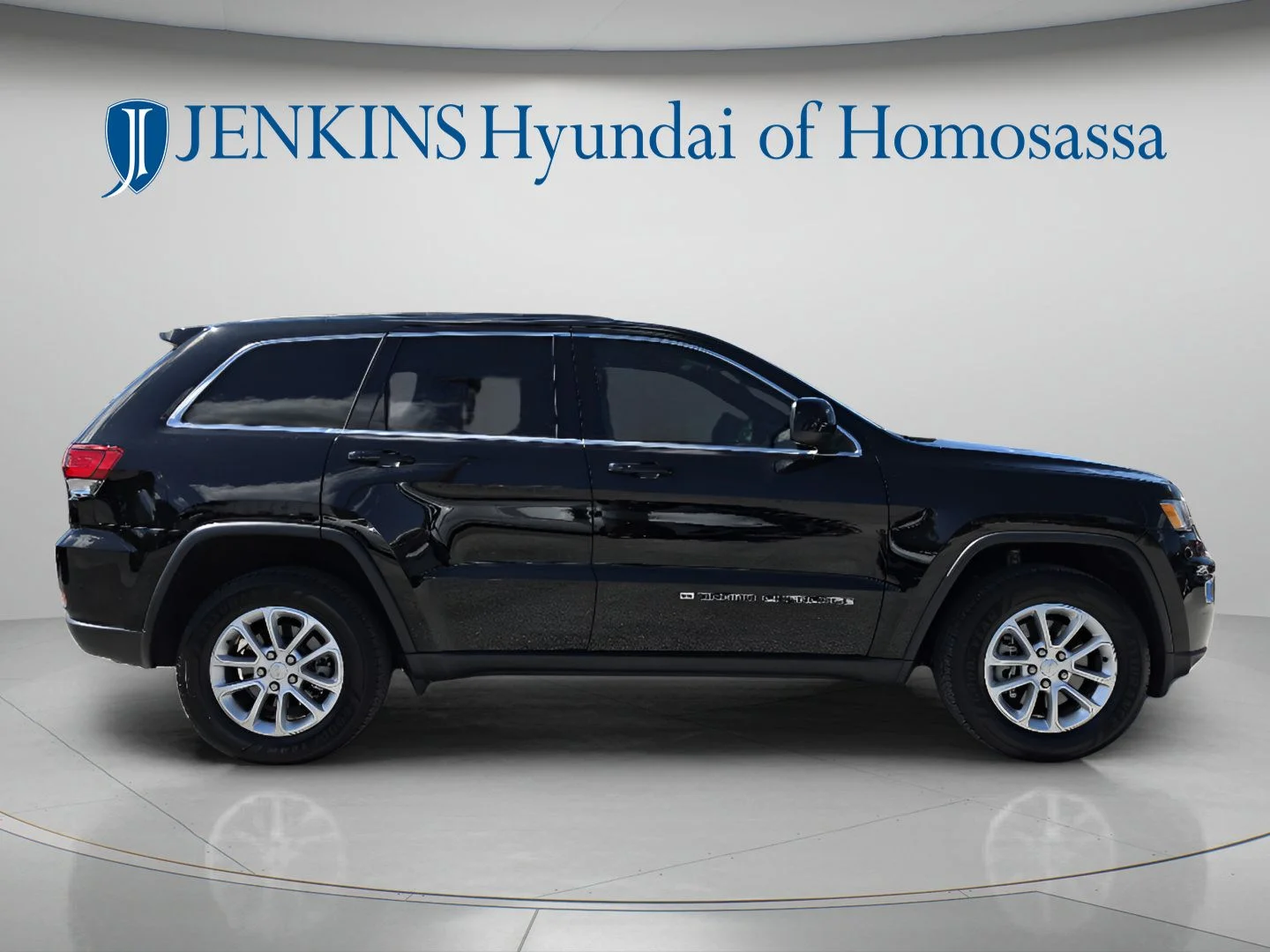 Used 2022 Black Jeep Laredo X image 3