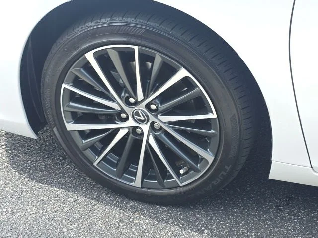 Used 2025 White Lexus 350 image 9