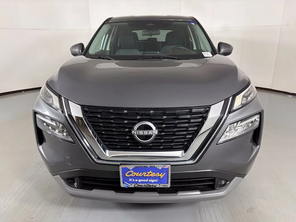 Used 2023 Gray Nissan SV image 3