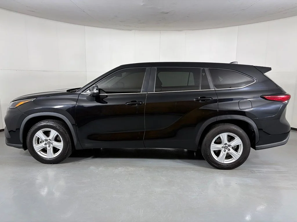 Used 2023 Black Toyota L image 5