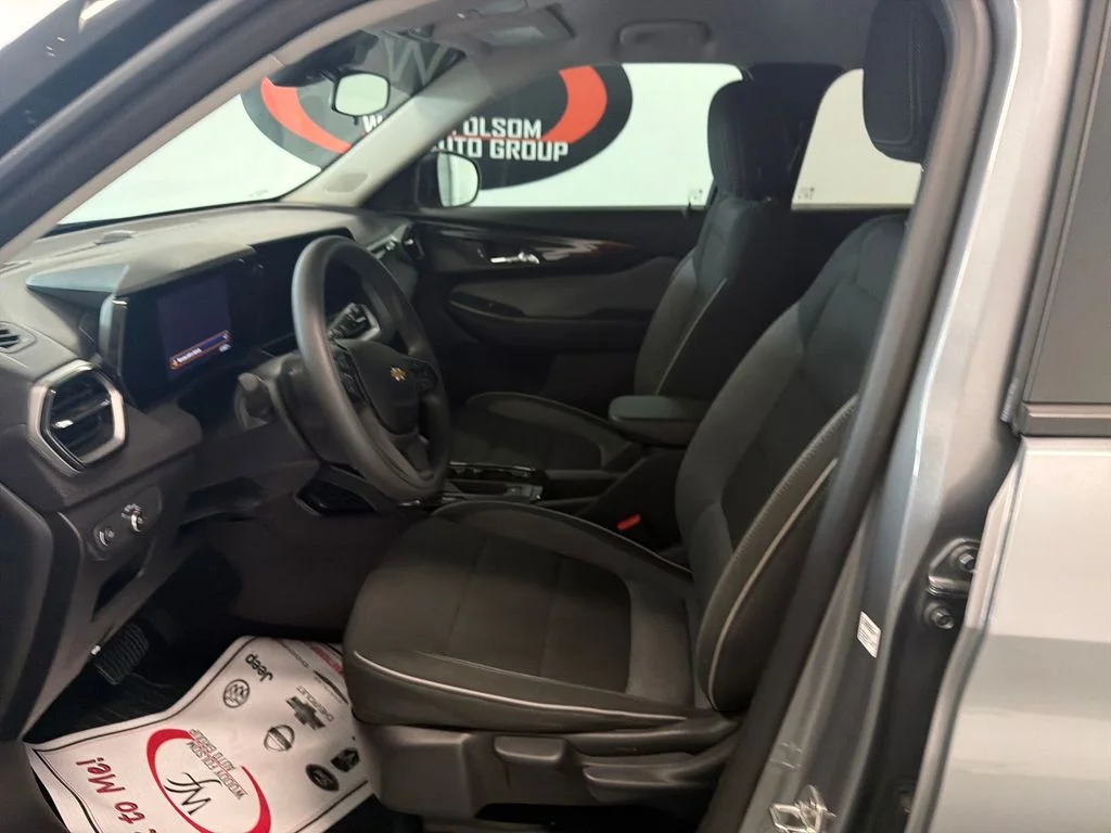 Used 2025 Gray Chevrolet LS image 9