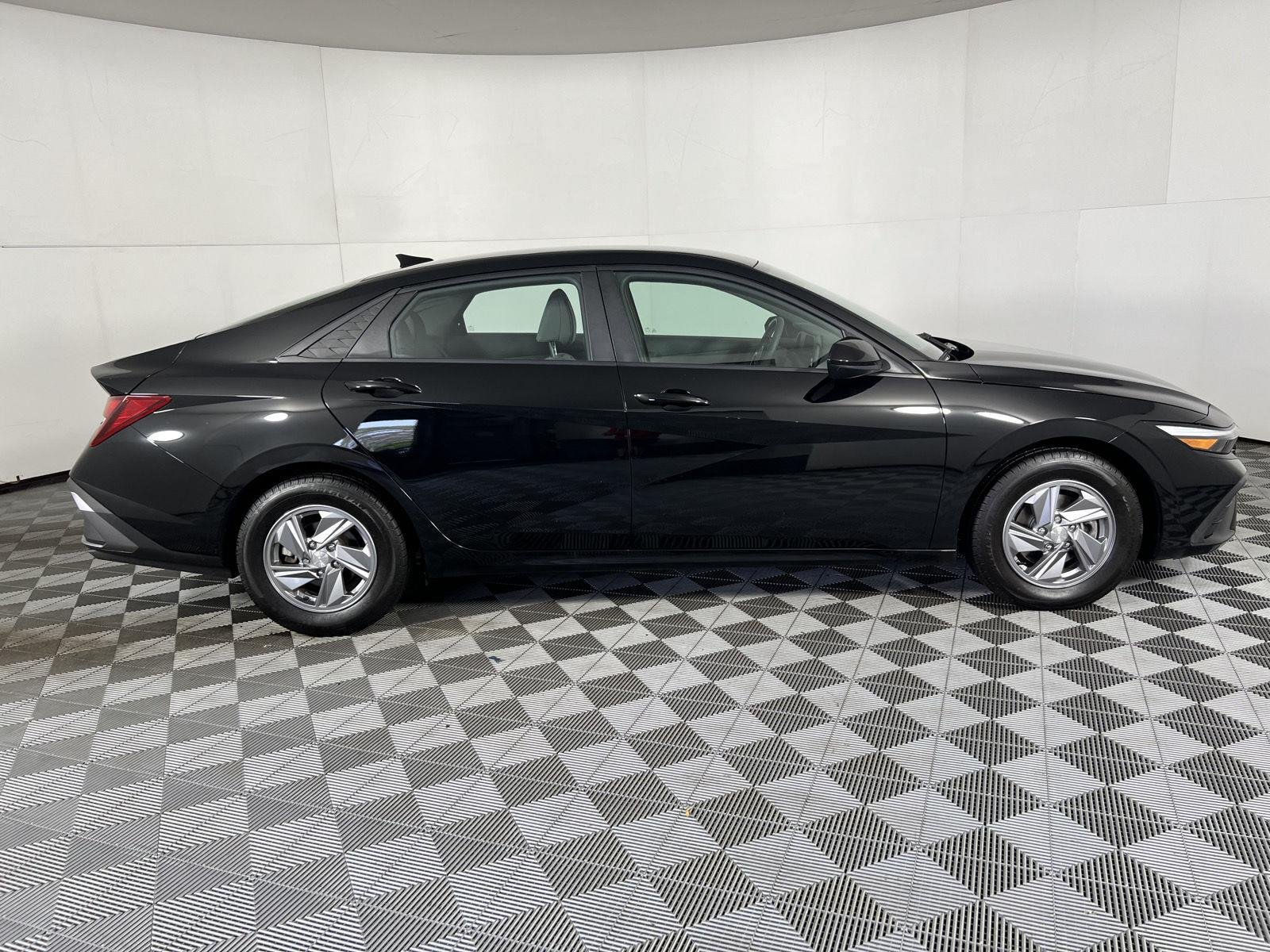Used 2024 Abyss Black Hyundai SE image 19