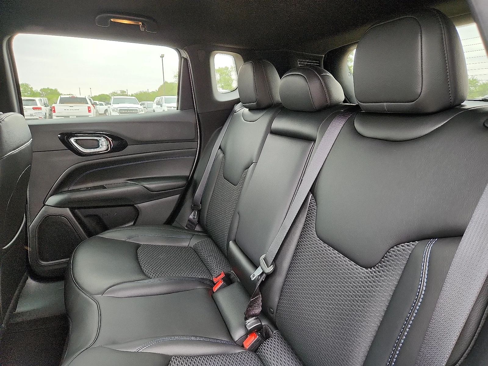 New 2026 Silver Jeep LATITUDE ALTITUDE 4X4 image 9
