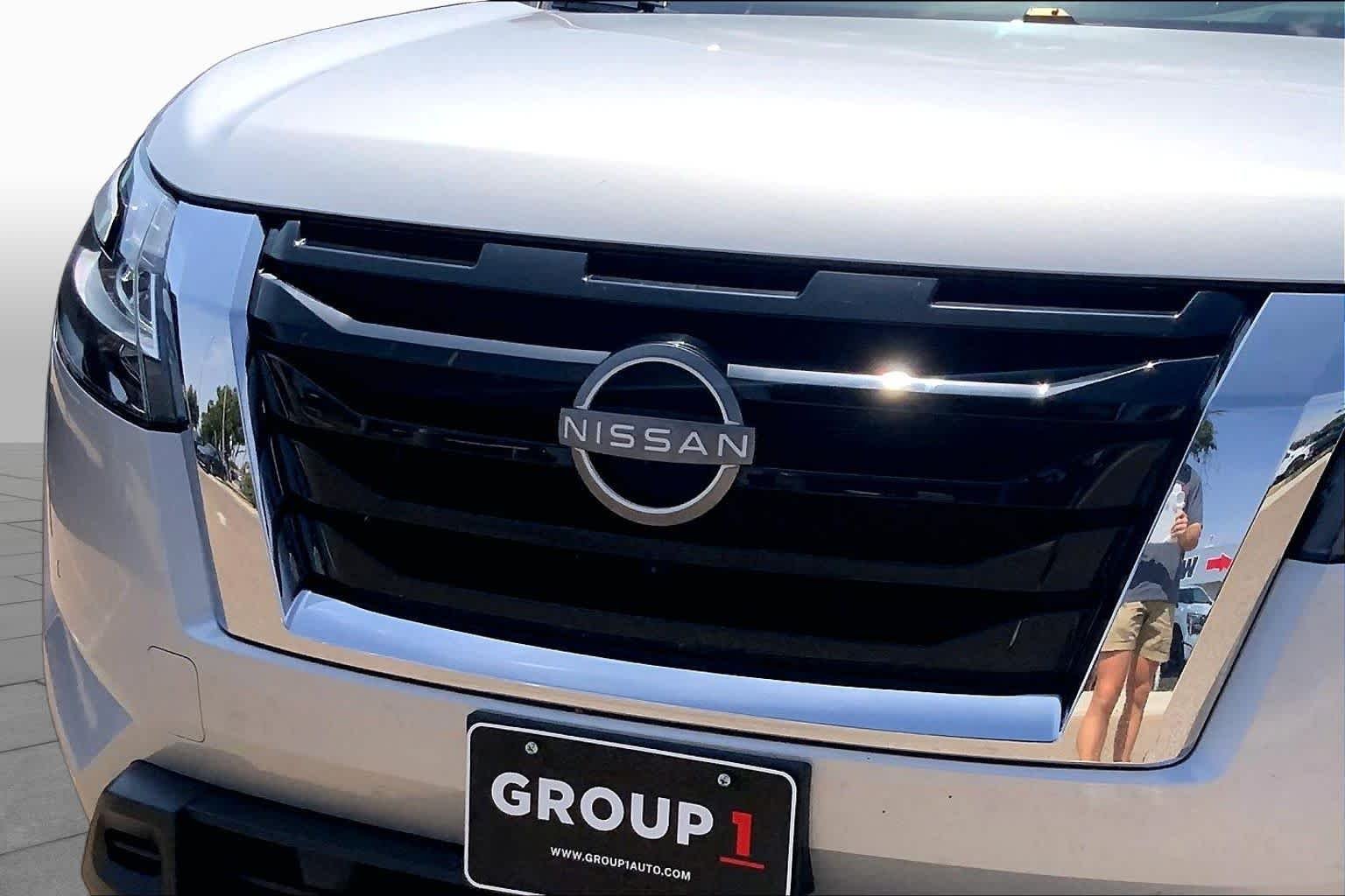 Used 2024 Brilliant Silver Metallic Nissan Platinum image 29