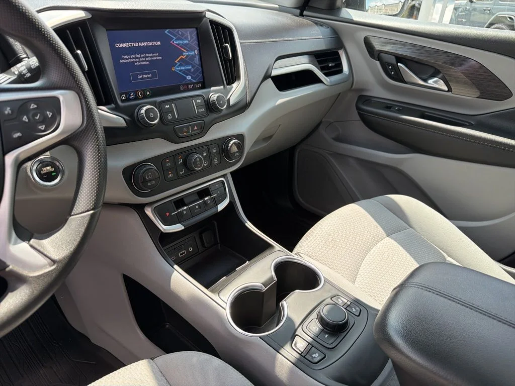 Used 2022 White GMC SLE image 34