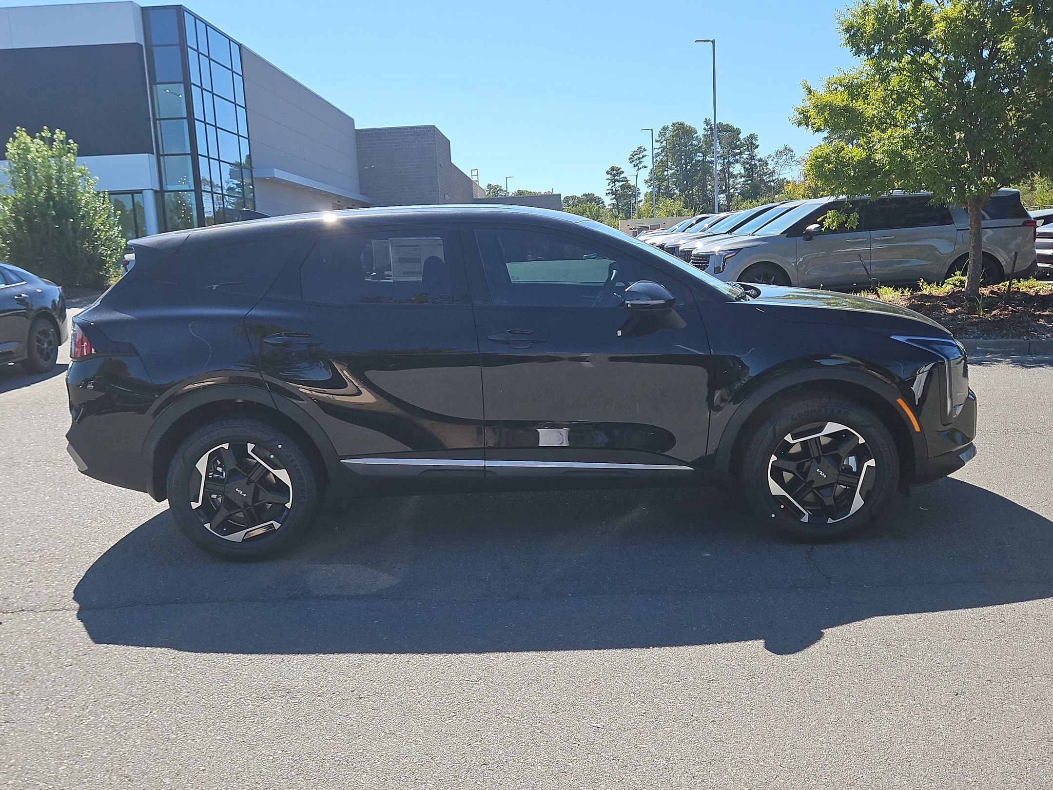New 2027 Fusion Black Kia S image 8
