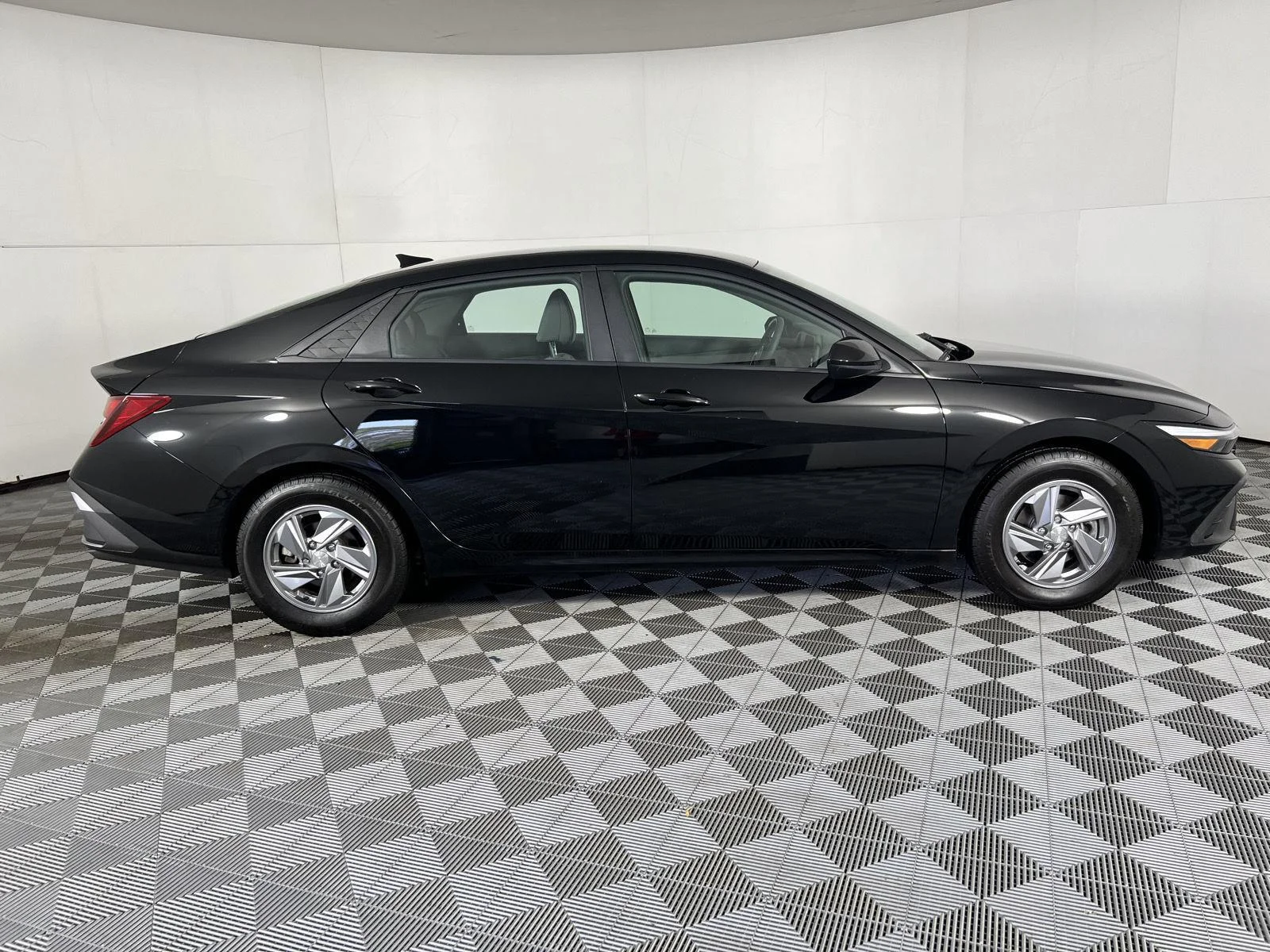 Used 2024 Abyss Black Hyundai SE image 19