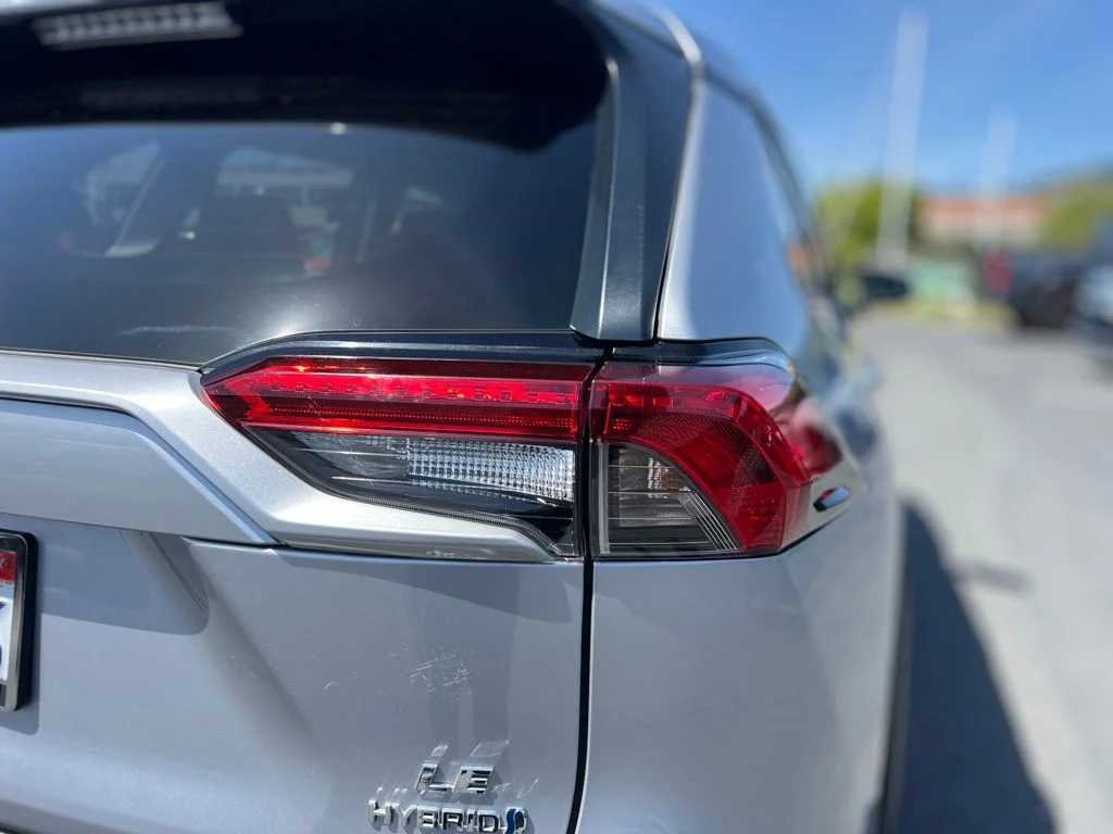 Used 2020 Silver Toyota LE image 12