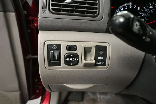 Used 2007 Red Toyota LE image 25