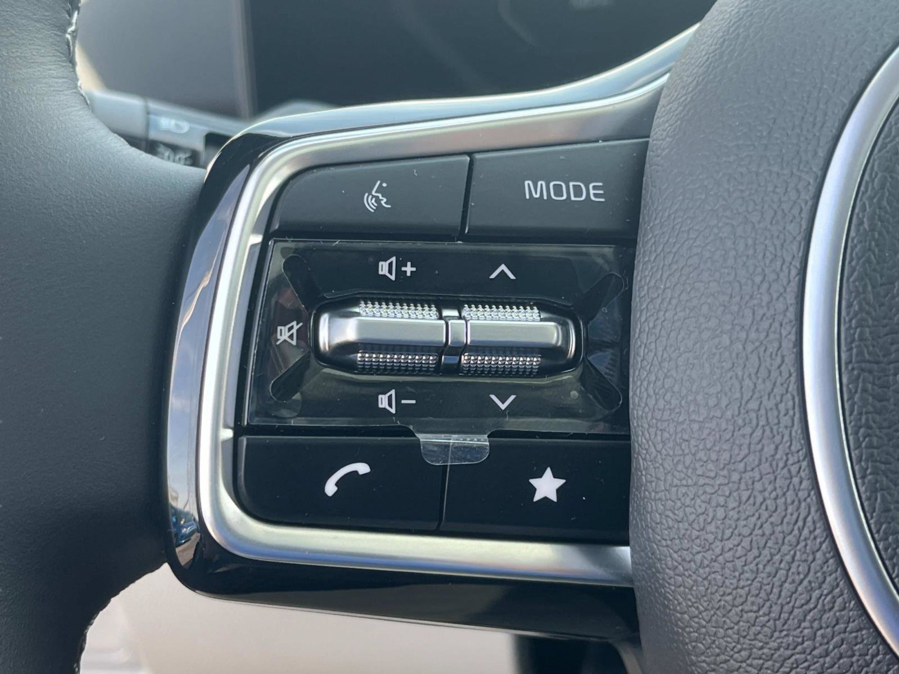2025 Kia Sorento X-Line SX - Photo 29