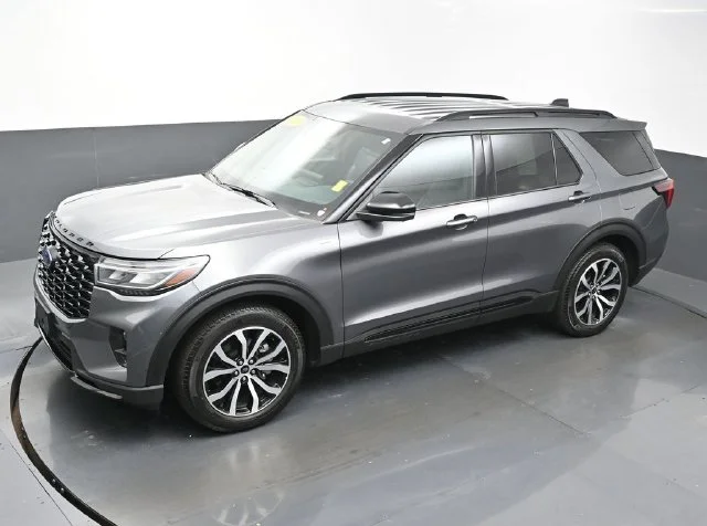 Used 2025 Gray Ford ST-Line image 40