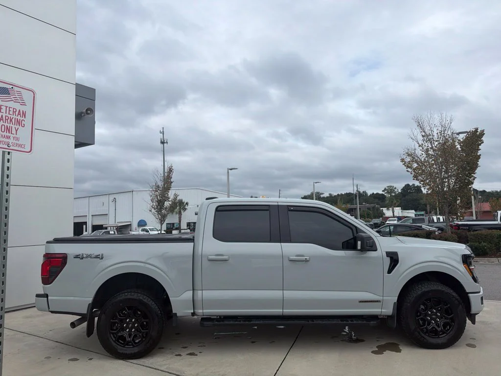 Certified Used 2024 Avalanche Ford XLT image 2