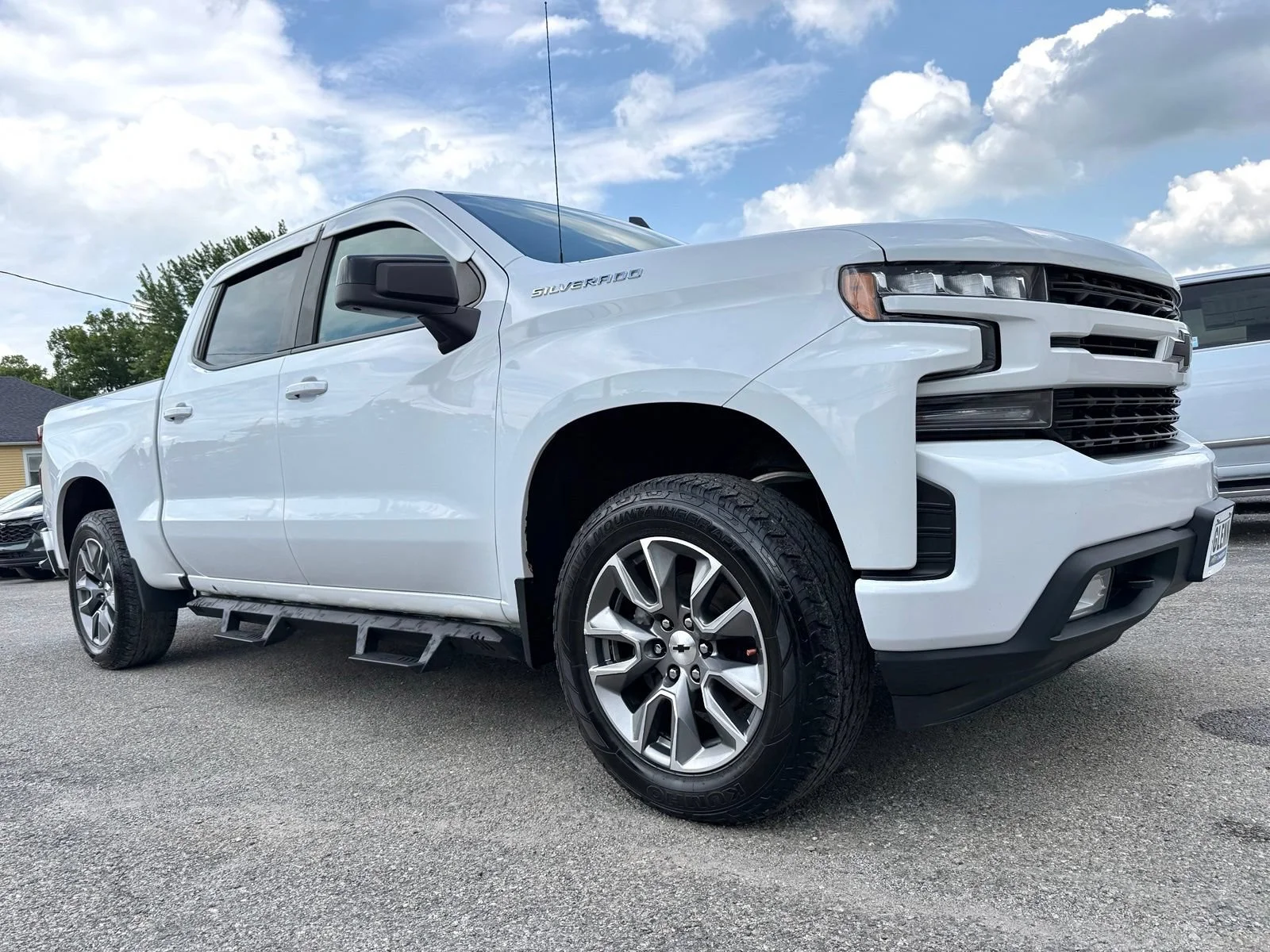 Used 2019 SUMMIT WHITE Chevrolet RST image 9