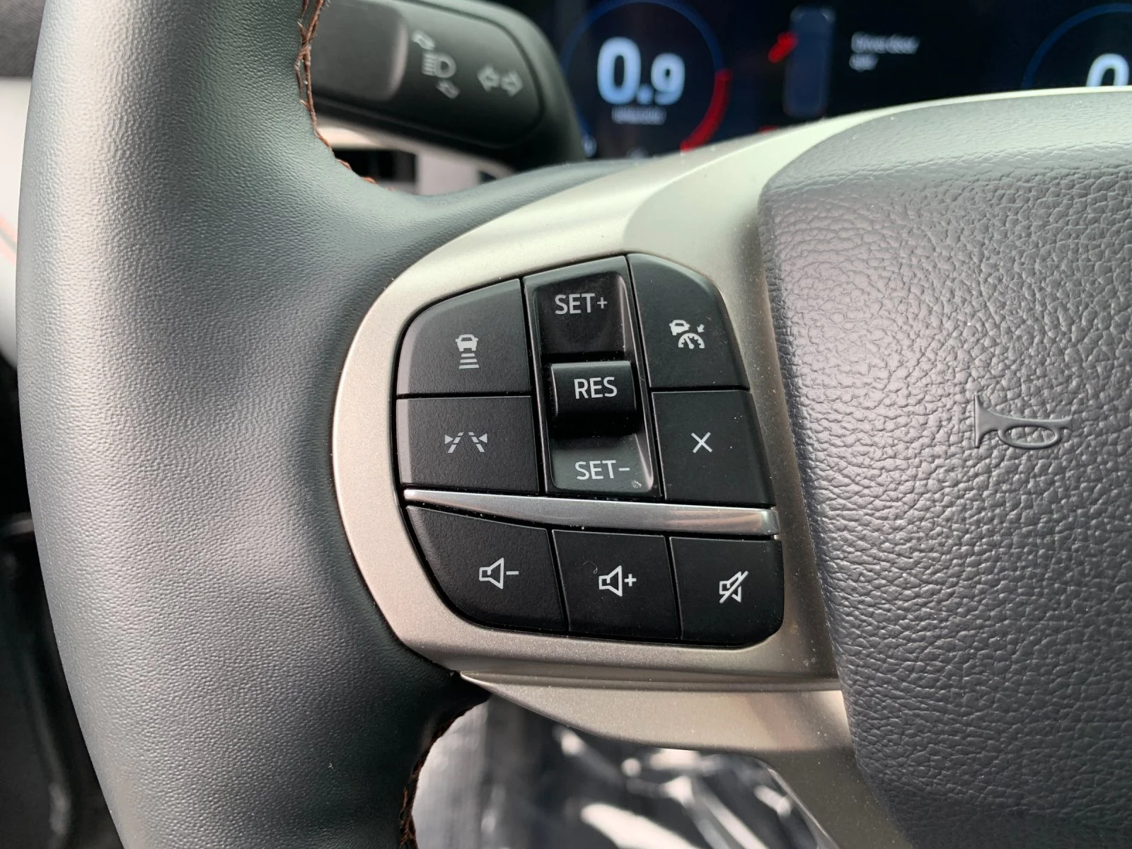 Used 2025 Gray Ford Active image 29