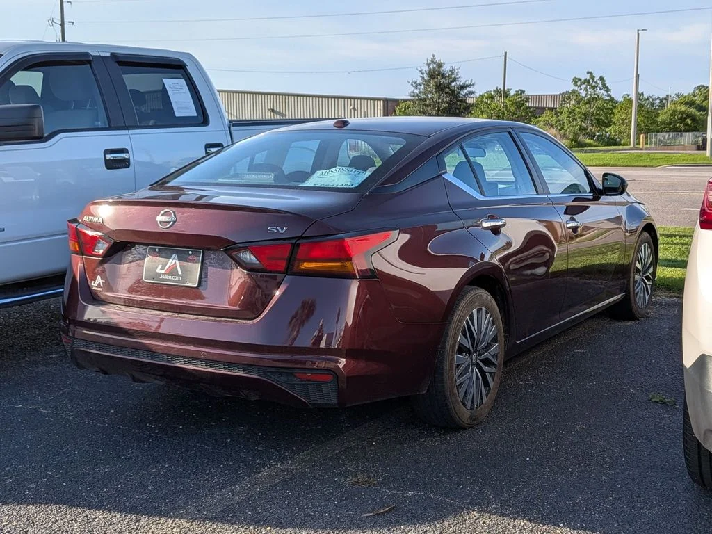 Used 2024 Red Nissan 2.5 SV image 3