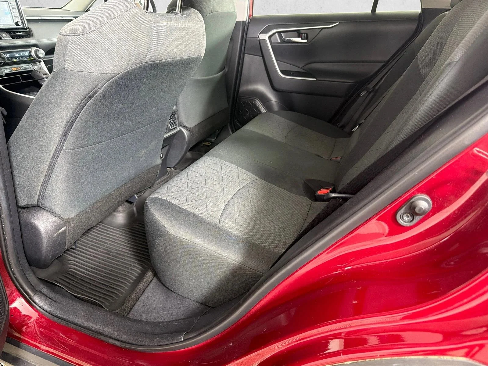 Used 2020 White Toyota XLE image 22