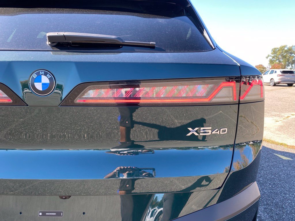 New 2027 Vancouver Green Metallic BMW 40 xDrive image 5