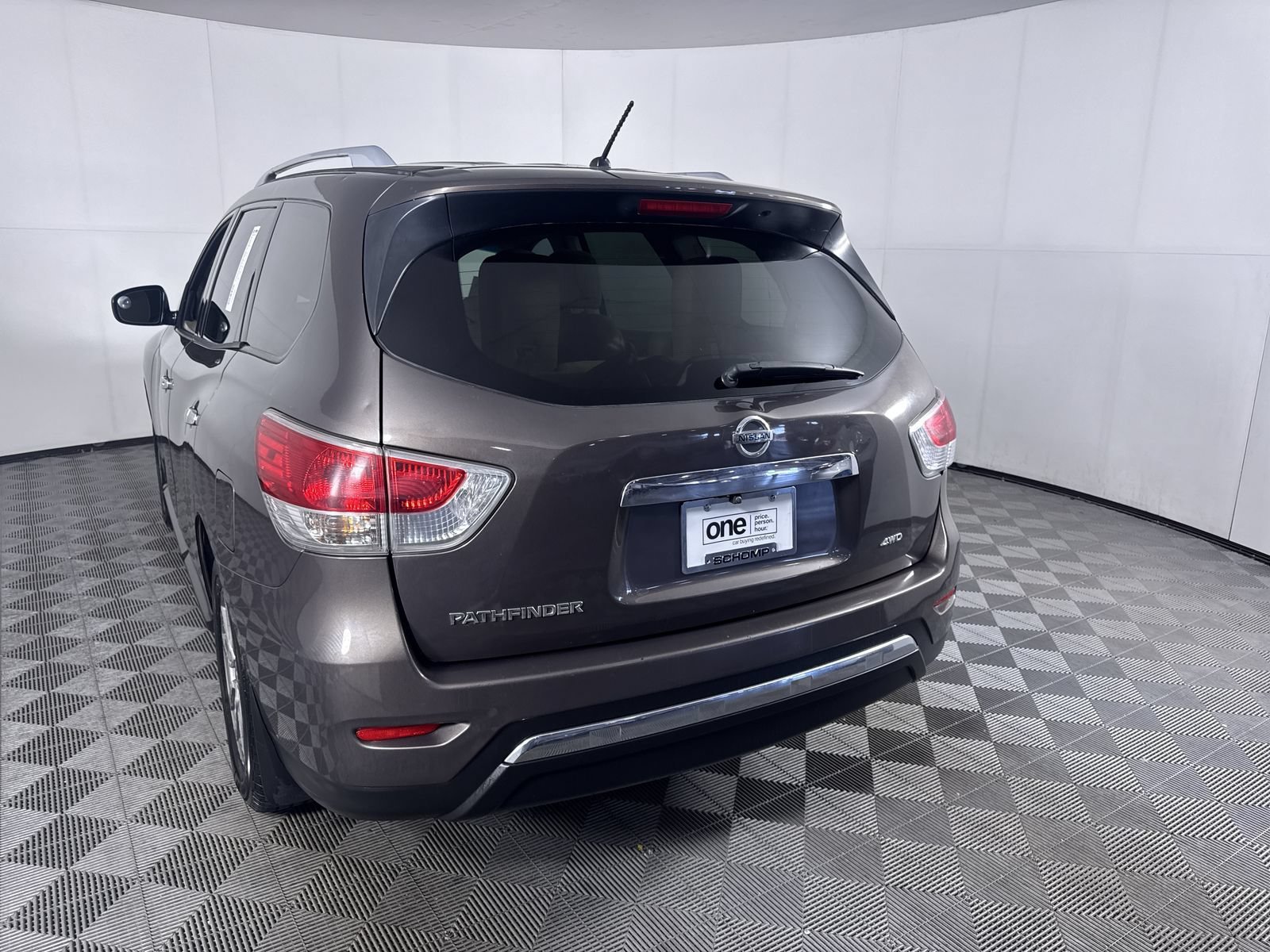 Used 2015 Java Metallic Nissan S image 21