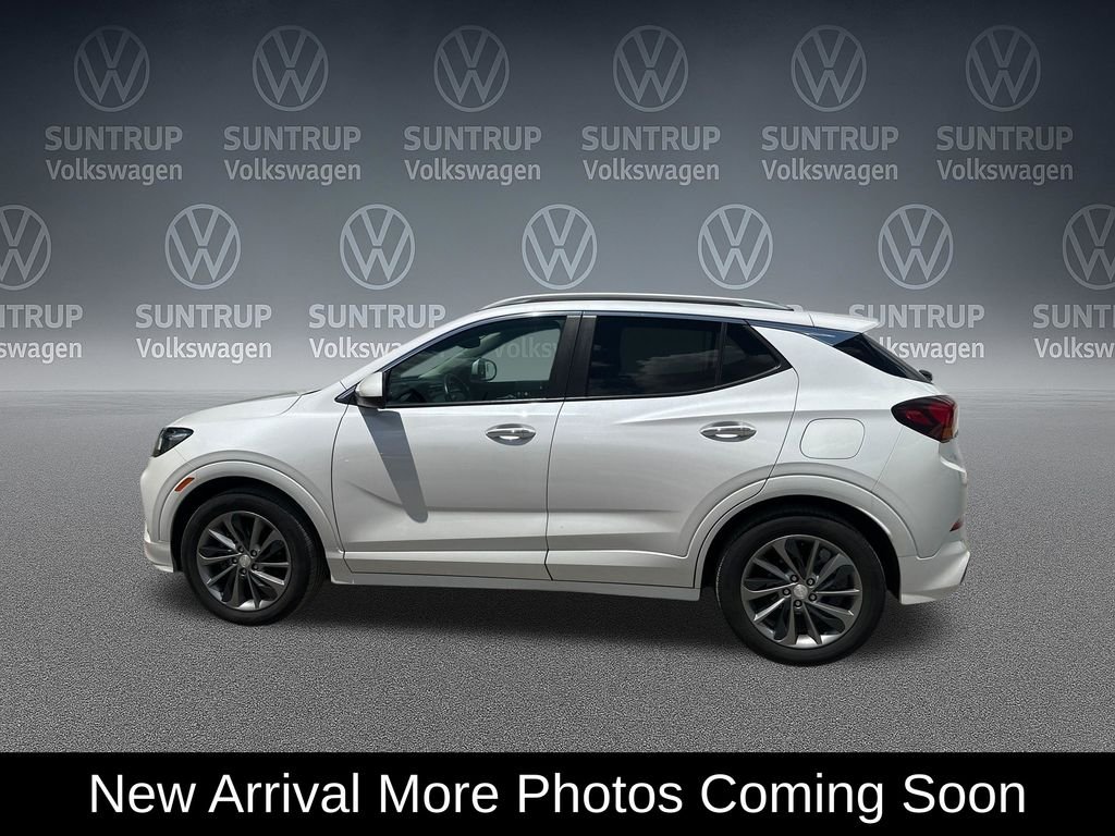 Used 2023 White Buick Select image 3