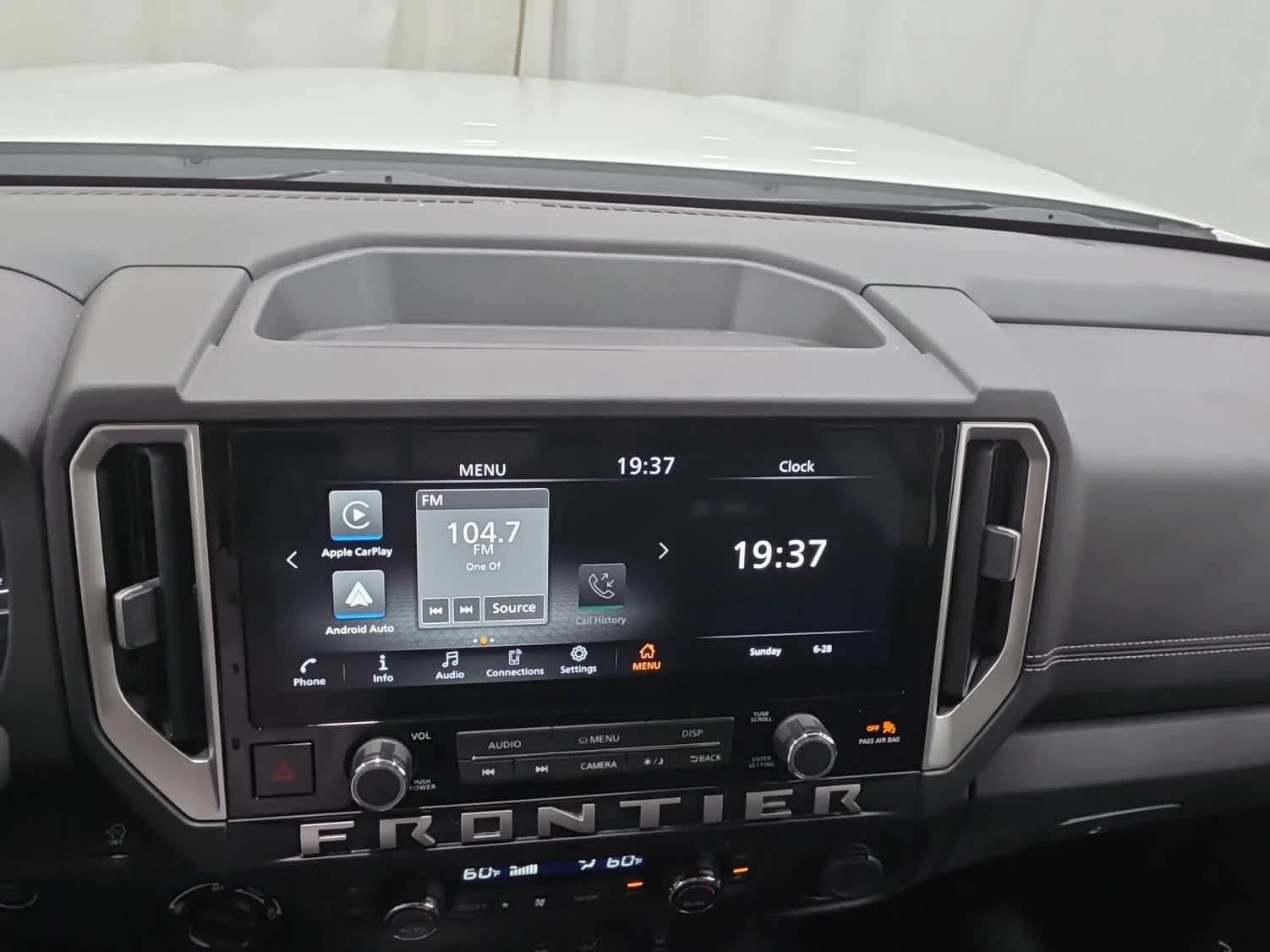 Used 2025 Whi/white Nissan SV image 22