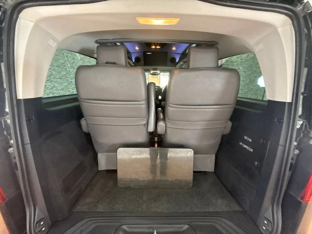 Used 2022  Mercedes-Benz Passenger image 13