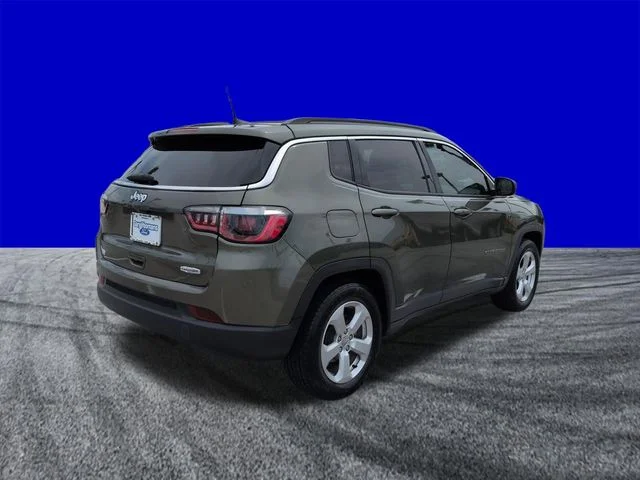Certified Used 2020 Olive Green Pearlcoat Jeep Latitude image 4