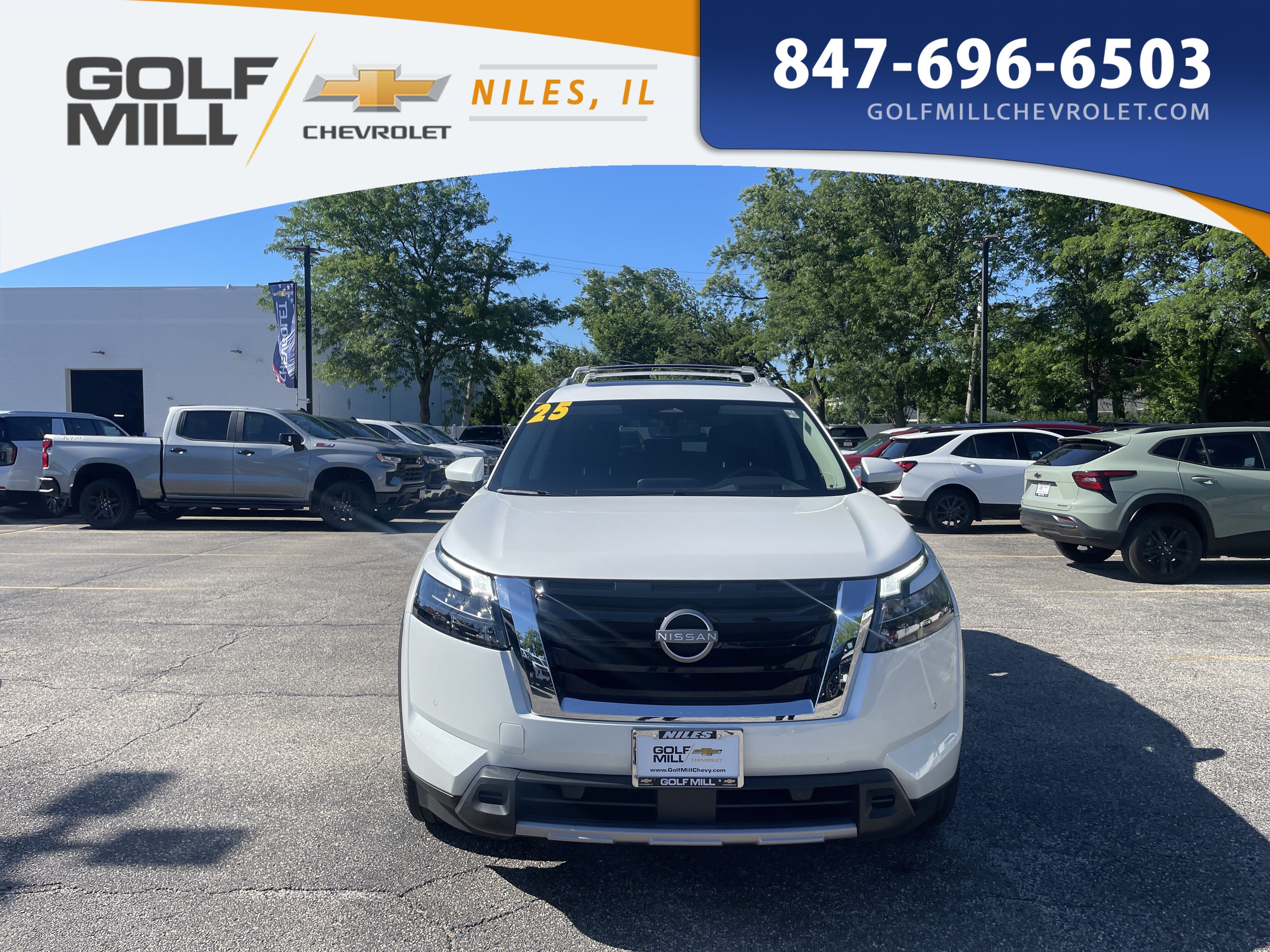 Used 2025 Everest White Pearl Tricoat Nissan Platinum image 2