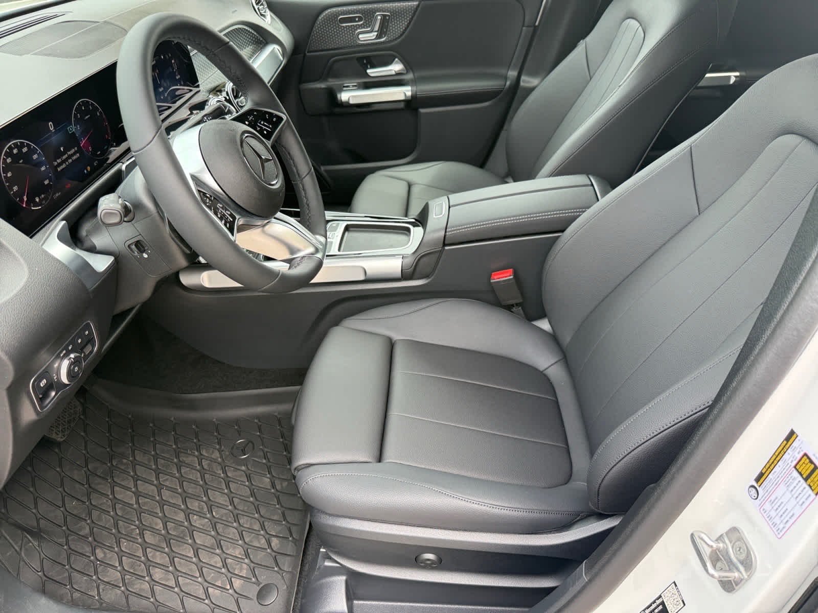 New 2026 Polar White Mercedes-Benz GLB 250 image 9