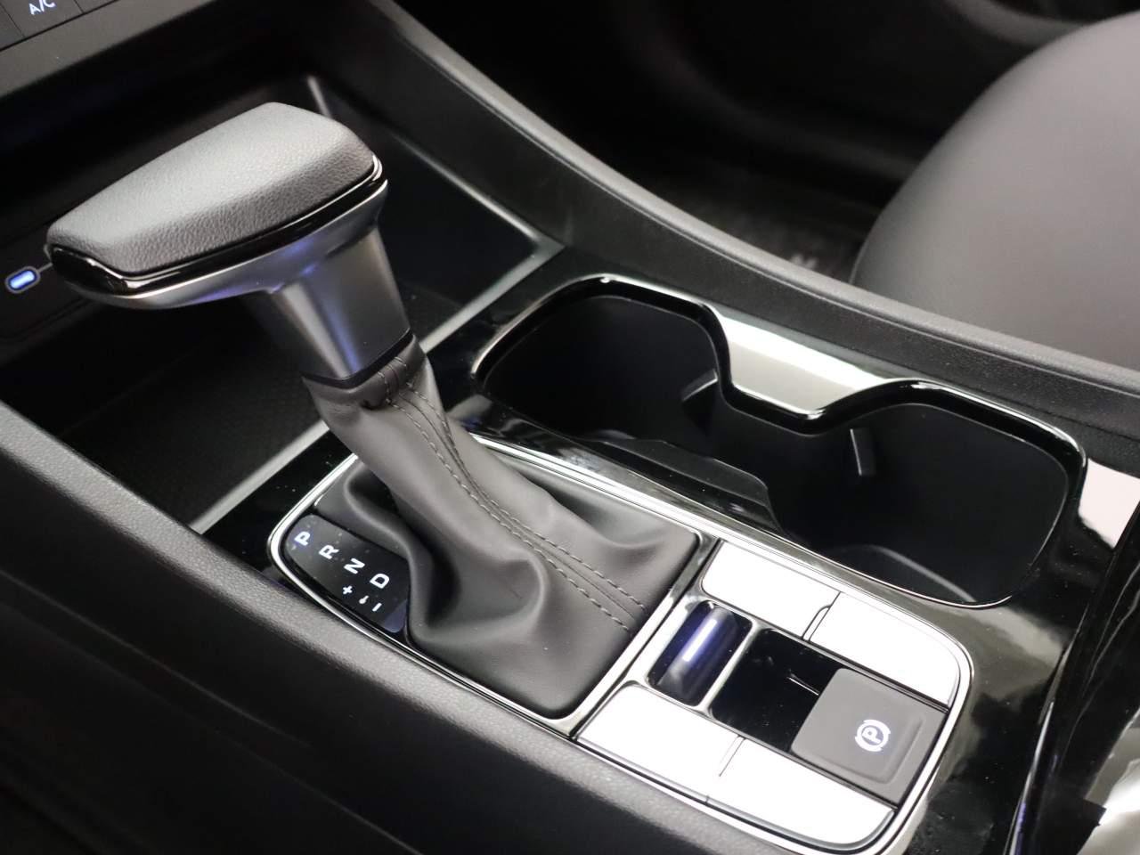 New 2027 Atlas White Hyundai SE AWD image 8